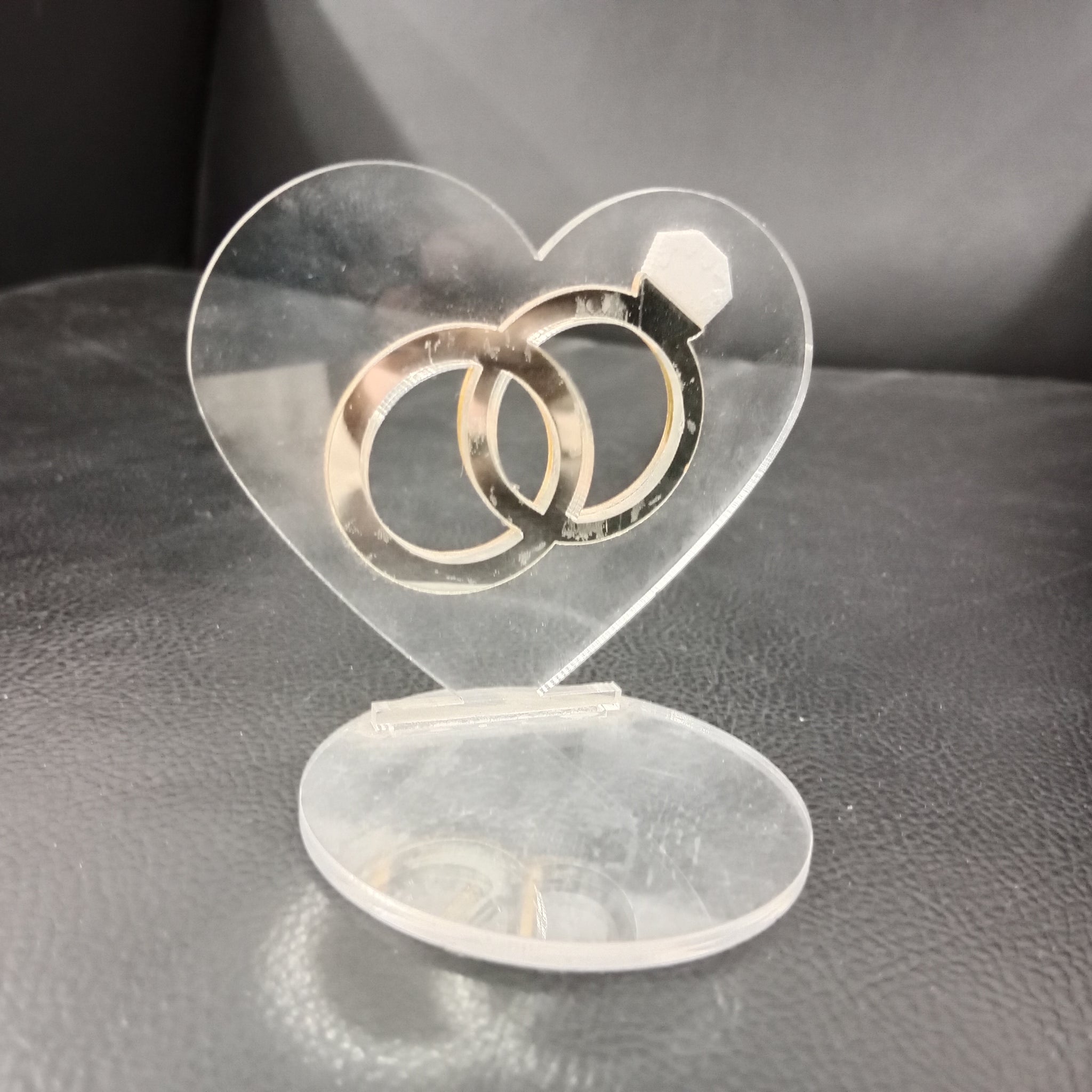 Heart-Shaped Acrylic Ring Display – Wedding & Engagement Theme